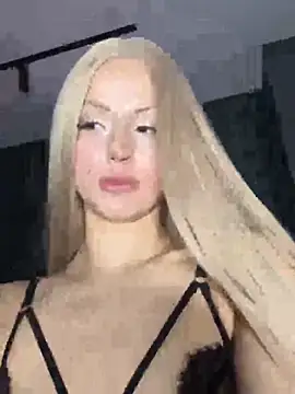 FavoriteKira online show from April 19, 2026, 2:49 pm