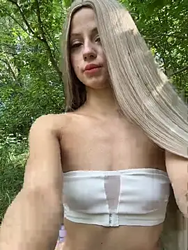 FavoriteKira online show from July 19, 2026, 12:31 pm