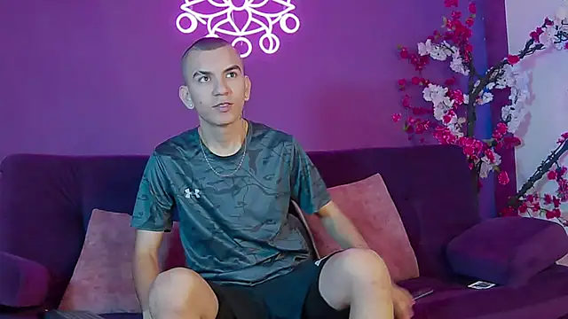 RowanCley online show from September 19, 2025, 12:06 pm