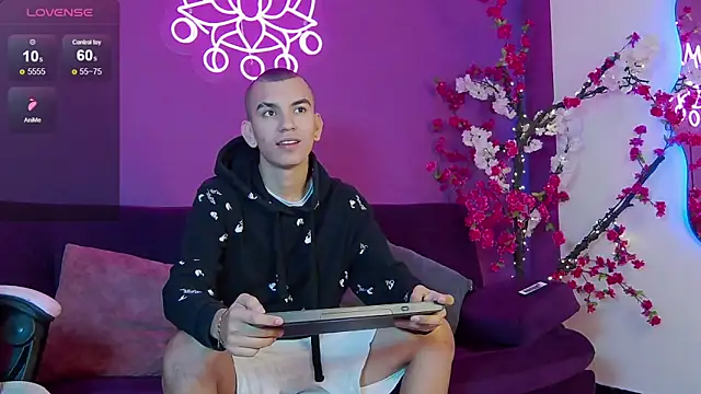 RowanCley online show from September 20, 2025, 12:50 pm