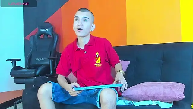 RowanCley online show from September 27, 2025, 12:21 pm