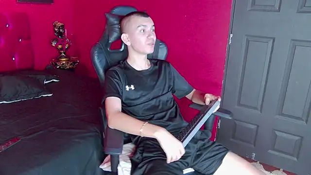 RowanCley online show from October 1, 2025, 12:11 pm