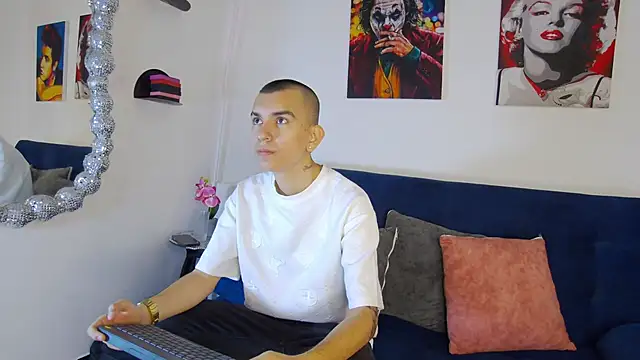 RowanCley online show from October 13, 2025, 1:11 pm