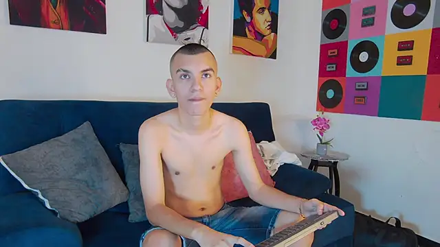 RowanCley online show from October 16, 2025, 12:17 pm