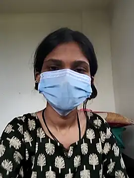 Shivani2002 online show from November 5, 2025, 8:25 am