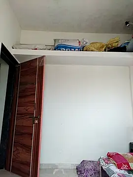 Shivani2002 online show from March 18, 2026, 9:12 am