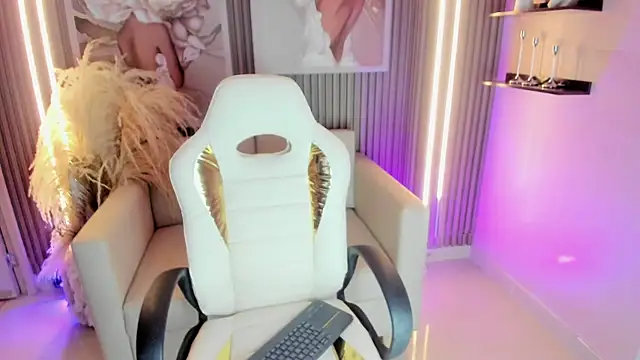 Ailee naughty online show from October 29, 2025, 2:25 am