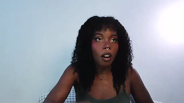 SparklingSoleil online show from October 5, 2025, 9:24 pm