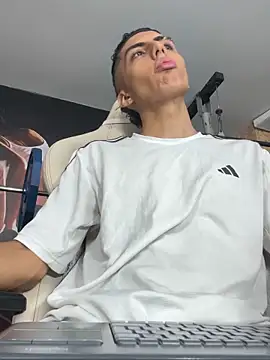 Snapshot of Mister_Obsession chatting on September 26, 2025, 7:07 pm Mister Obsession online show from September 26, 2025, 7:07 pm