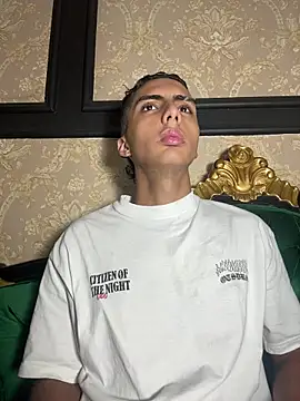 Snapshot of Mister_Obsession chatting on October 30, 2025, 7:14 pm Mister Obsession online show from October 30, 2025, 7:14 pm