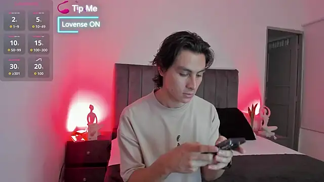 AlexanderHall online show from September 14, 2025, 7:57 pm