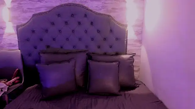 ValeriaJulio  online show from October 5, 2025, 12:36 pm