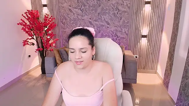 Snapshot of karlie_small chatting on September 17, 2025, 7:37 pm karlie small online show from September 17, 2025, 7:37 pm