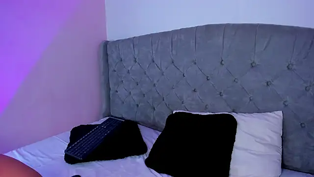 BianncaRibeiro online show from March 2, 2026, 9:43 pm