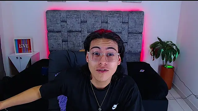 dirty model online show from October 4, 2025, 12:52 am