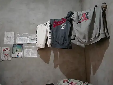 dirty model online show from April 18, 2026, 7:58 pm