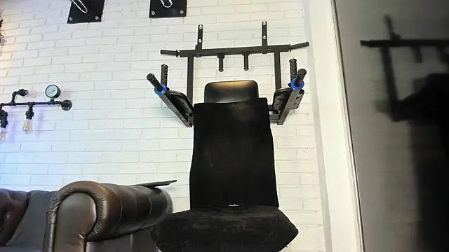 ItaloMoore online show from October 7, 2025, 11:29 am