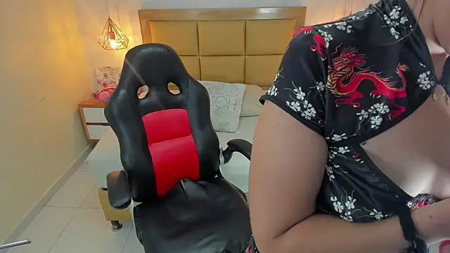 MELISSAROUGE online show from November 24, 2025, 7:35 pm