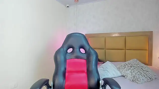 MELISSAROUGE online show from February 26, 2026, 7:46 pm