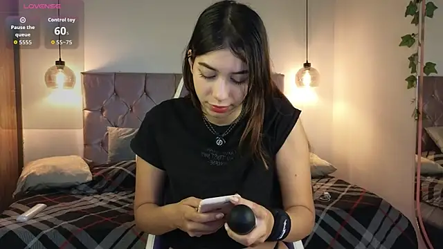 lila min online show from September 15, 2025, 1:55 pm