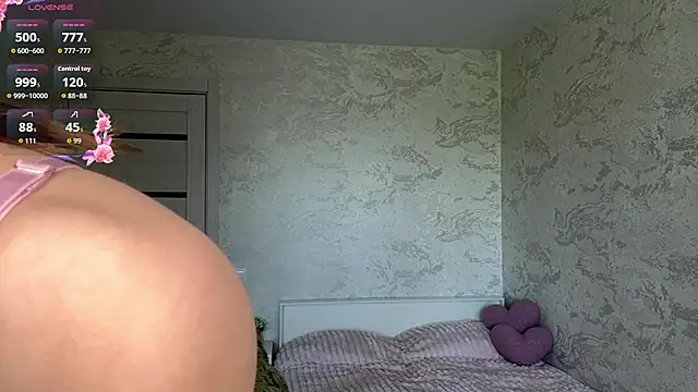 Snapshot of NylaNadler chatting on June 11, 2026, 9:07 am NylaNadler online show from June 11, 2026, 9:07 am