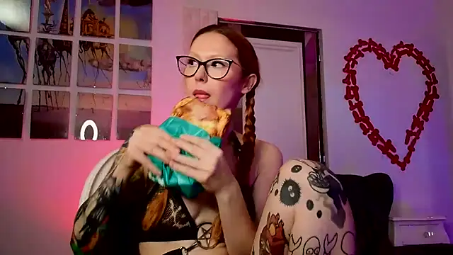 kulteacher online show from September 22, 2025, 1:35 pm