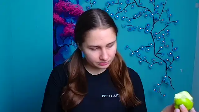 Snapshot of Stefanie_Sweet chatting on November 22, 2025, 6:23 am Stefanie Sweet online show from November 22, 2025, 6:23 am