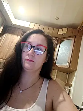 Amandda  online show from November 23, 2025, 7:24 pm