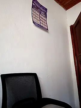 Mia-Glow online show from April 22, 2026, 12:07 pm