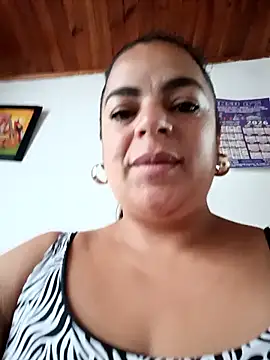 Mia-Glow online show from April 23, 2026, 11:31 am