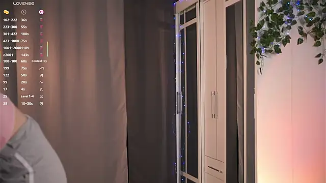 VernonKnapik online show from September 8, 2025, 7:35 pm