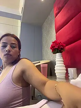Snapshot of VictoriaFerro chatting on July 21, 2026, 1:13 pm VictoriaFerro online show from July 21, 2026, 1:13 pm