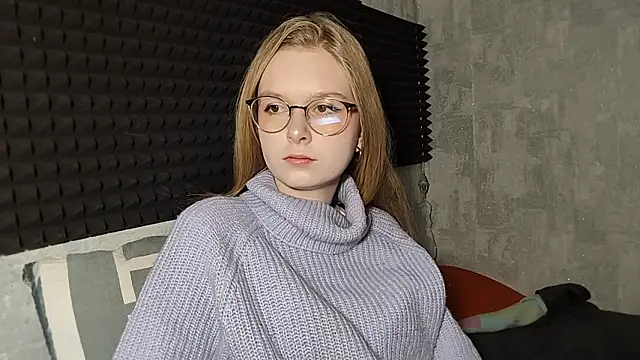 Snapshot of LiaVibes chatting on February 13, 2026, 7:04 am LiaVibes online show from February 13, 2026, 7:04 am