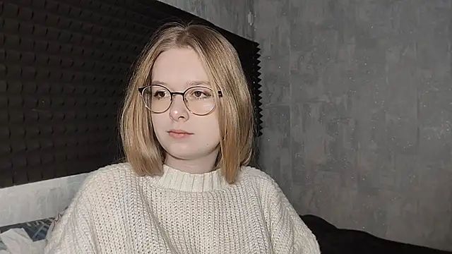 Snapshot of LiaVibes chatting on February 24, 2026, 7:39 am LiaVibes online show from February 24, 2026, 7:39 am