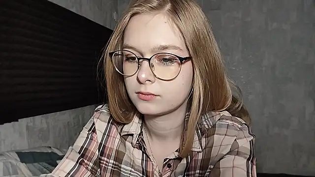 Snapshot of LiaVibes chatting on February 25, 2026, 8:24 am LiaVibes online show from February 25, 2026, 8:24 am