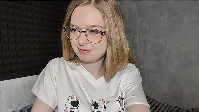 Snapshot of LiaVibes chatting on March 2, 2026, 7:15 am LiaVibes online show from March 2, 2026, 7:15 am