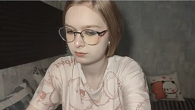 Snapshot of LiaVibes chatting on March 5, 2026, 7:37 am LiaVibes online show from March 5, 2026, 7:37 am