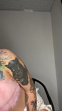 alysa g  online show from November 13, 2025, 10:19 pm