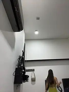 alysa g  online show from June 10, 2026, 11:35 pm