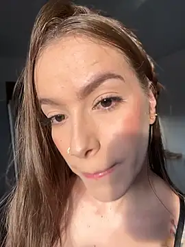 Snapshot of alysa_g_ chatting on July 17, 2026, 10:36 pm alysa g online show from July 17, 2026, 10:36 pm