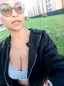 BiiancaEstradaa online show from April 9, 2026, 10:48 pm