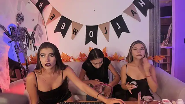 Snapshot of spicy_angels_ chatting on October 9, 2025, 2:53 am spicy angels online show from October 9, 2025, 2:53 am