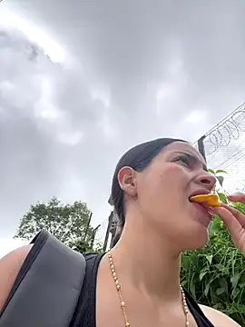 Snapshot of Mia_jhoonson chatting on November 20, 2025, 2:17 pm Mia jhoonson online show from November 20, 2025, 2:17 pm