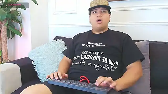 Naim Bennetsex online show from November 1, 2025, 6:21 pm