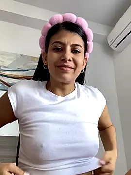 Lenapink19 online show from October 18, 2025, 8:42 pm