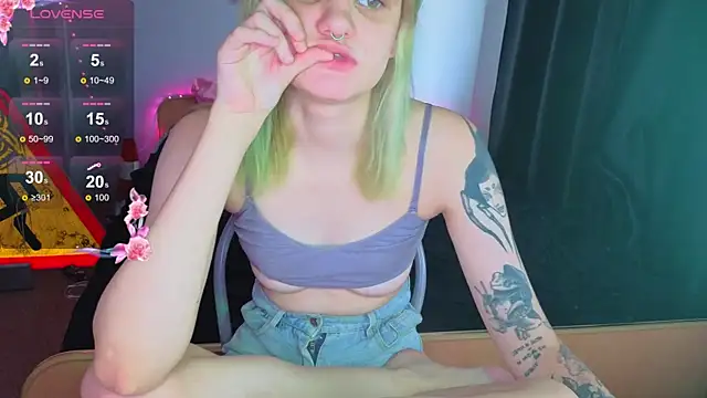 Snapshot of Elieiza_xo chatting on June 15, 2026, 9:22 am Elieiza xo online show from June 15, 2026, 9:22 am