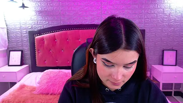 Natalie loffreda online show from October 6, 2025, 3:04 am