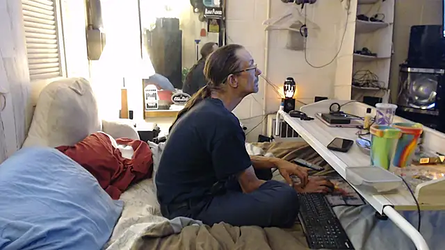Snapshot of Puff0169 chatting on July 8, 2026, 11:04 am Puff0169 online show from July 8, 2026, 11:04 am