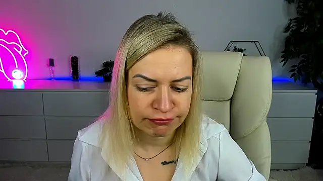 Anna Snows online show from October 28, 2025, 6:39 am