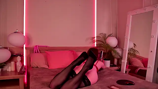 RoxyDoll  online show from October 8, 2025, 4:37 pm